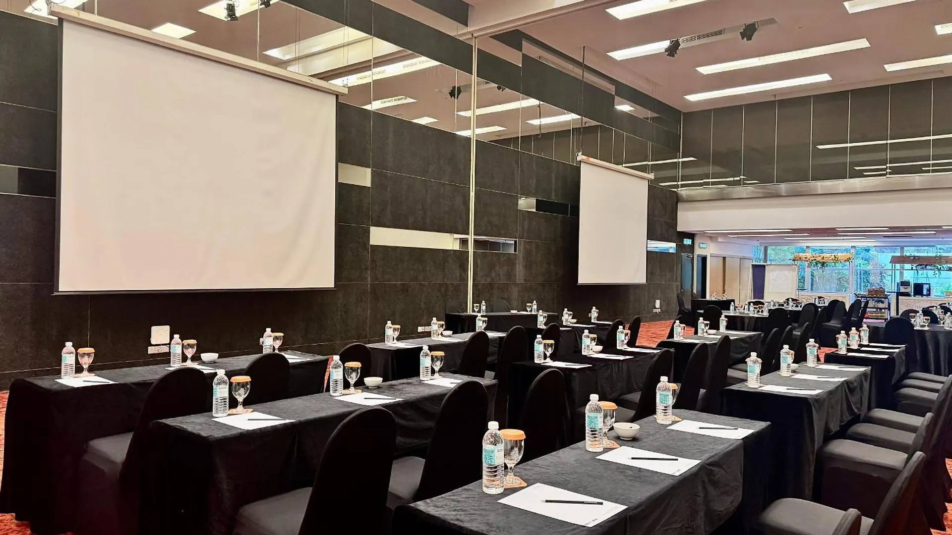 Hotel Maya Kuala Lumpur City Centre 5*,